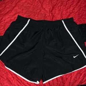 Brand: Nike selling:Nike shorts size:XL